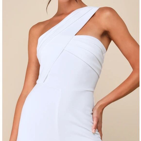 Lulus NWOT Devoted To Fun Ivory White Crepe One-Shoulder Sleeveless Jumpsuit XS - Picture 4 of 10